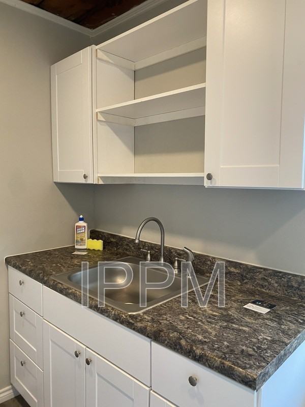 1723 Warren St - Photo 4 of 7