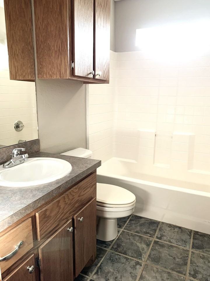 3718 Ne Madison Ave - Photo 2 of 25