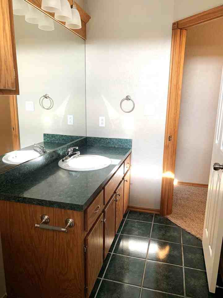 3718 Ne Madison Ave - Photo 4 of 25