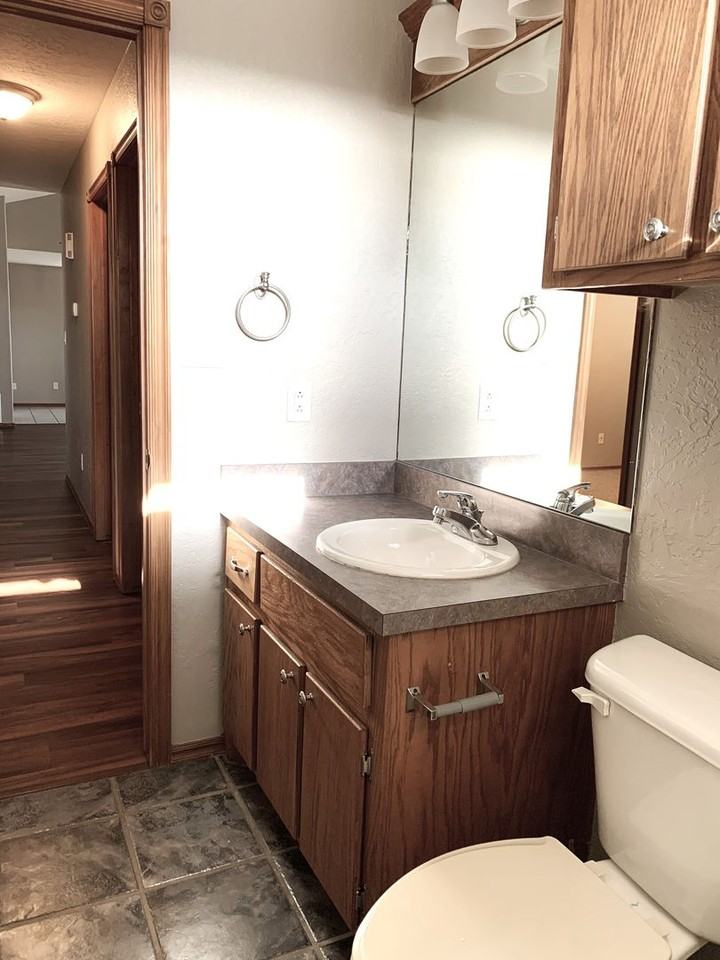 3718 Ne Madison Ave - Photo 5 of 25