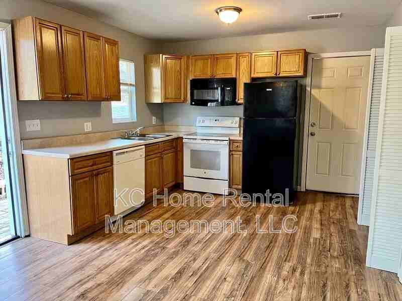 10201 E 31st St S #B - Photo 3 of 14