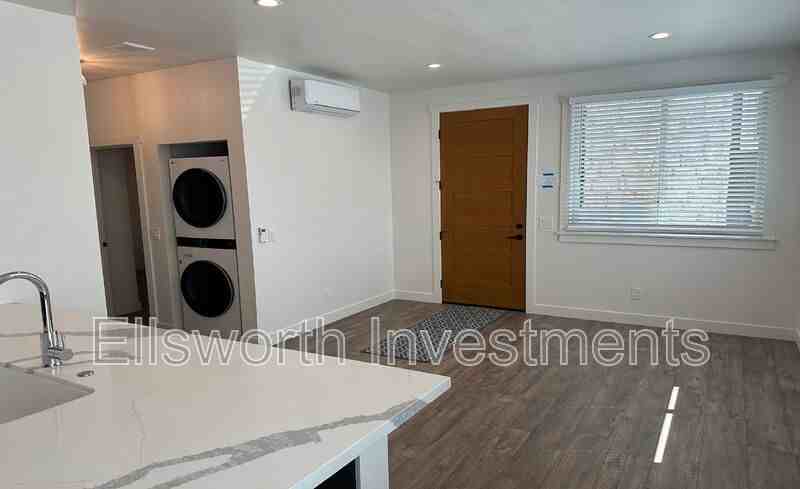 2936 Beech St - Photo 4 of 9