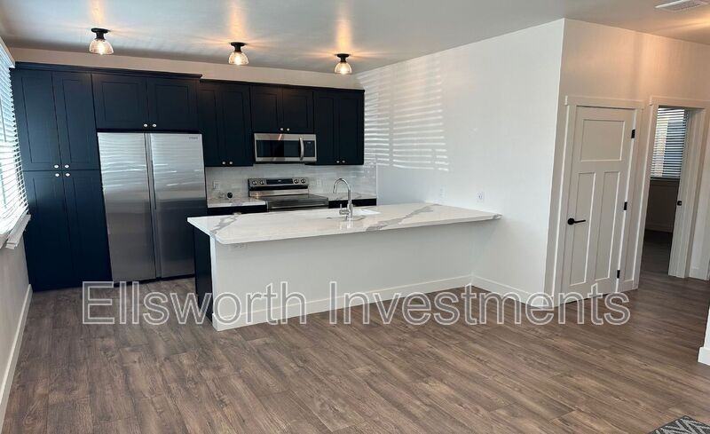 2936 Beech St - Photo 3 of 9