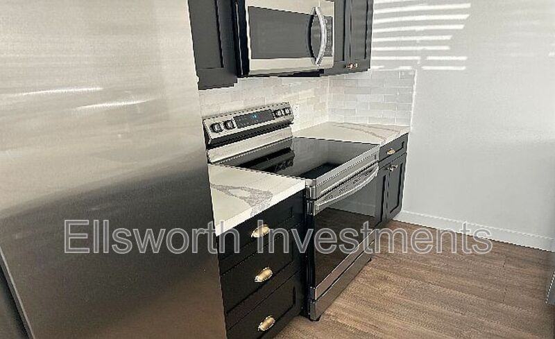 2936 Beech St - Photo 2 of 9