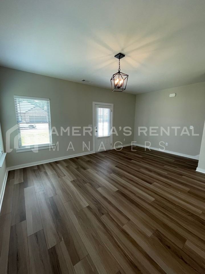 120 Kings Way - Photo 3 of 45