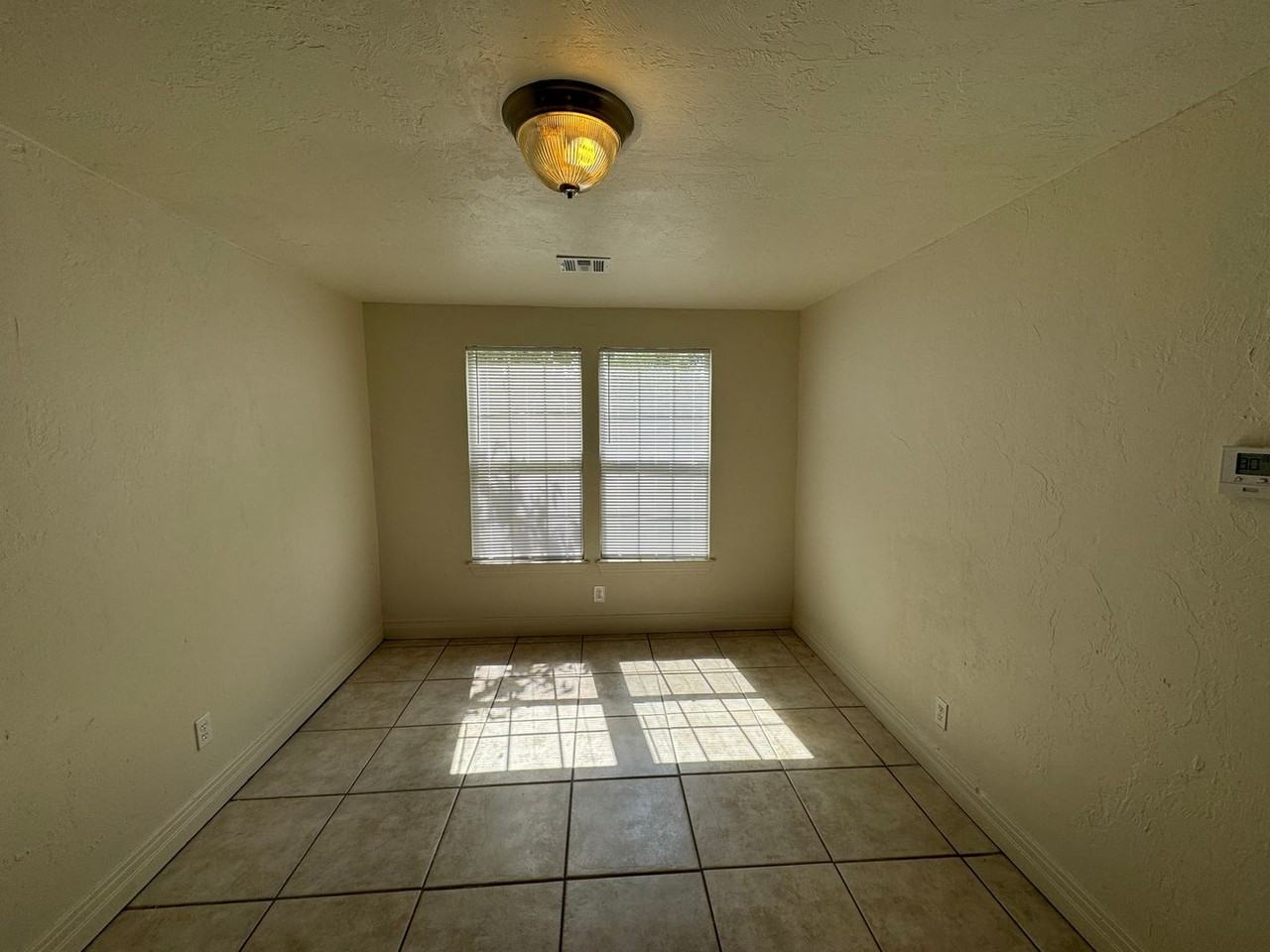 405 S Cook Ave - Photo 3 of 10