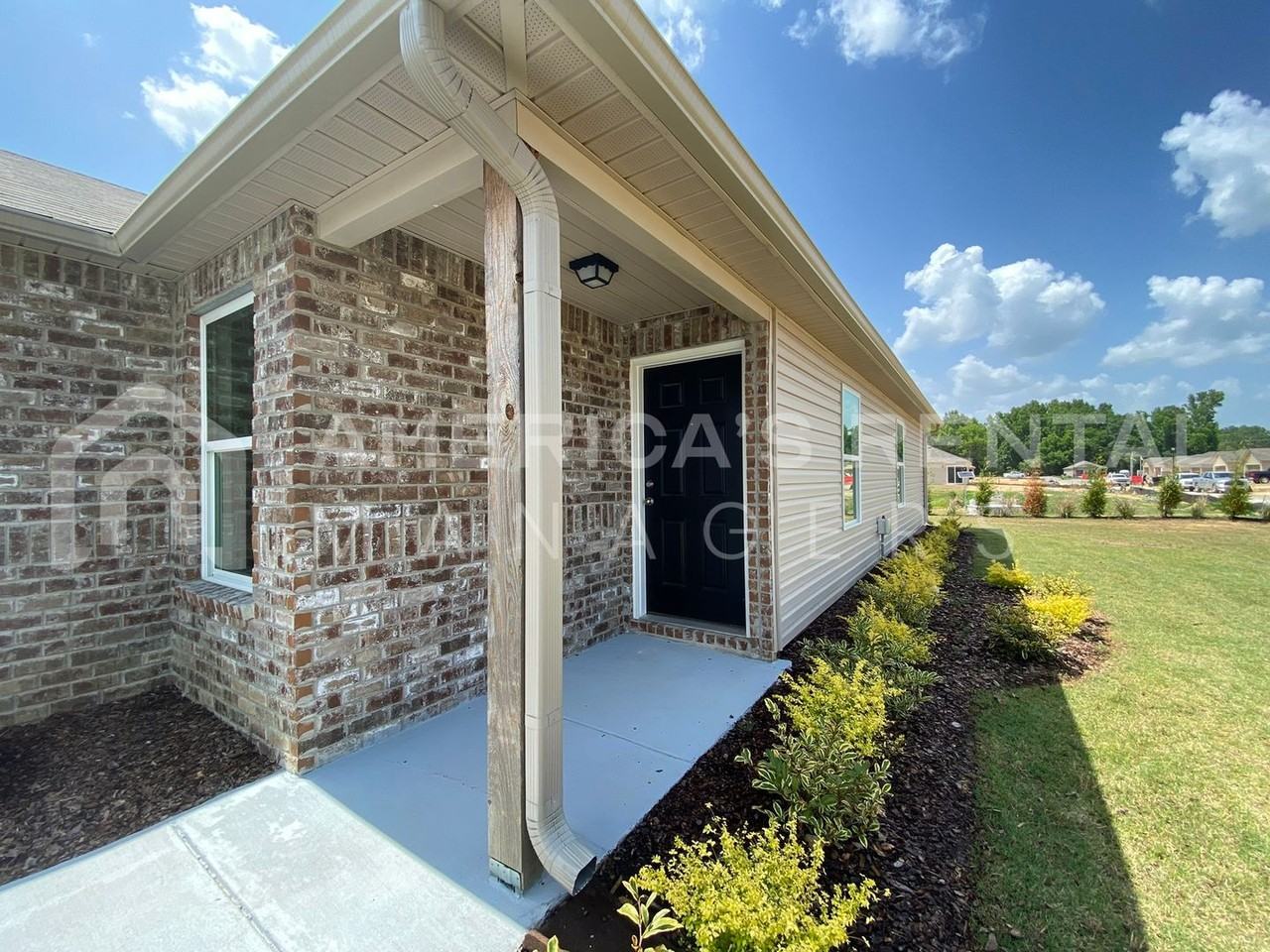 52 Cottage Ln - Photo 3 of 34