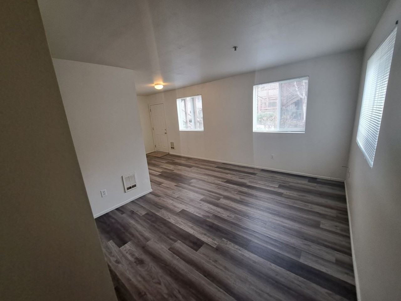 1015 Se 4th St - Photo 5 of 12