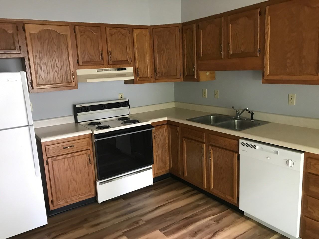 601 S Park Square Dr - Photo 2 of 21