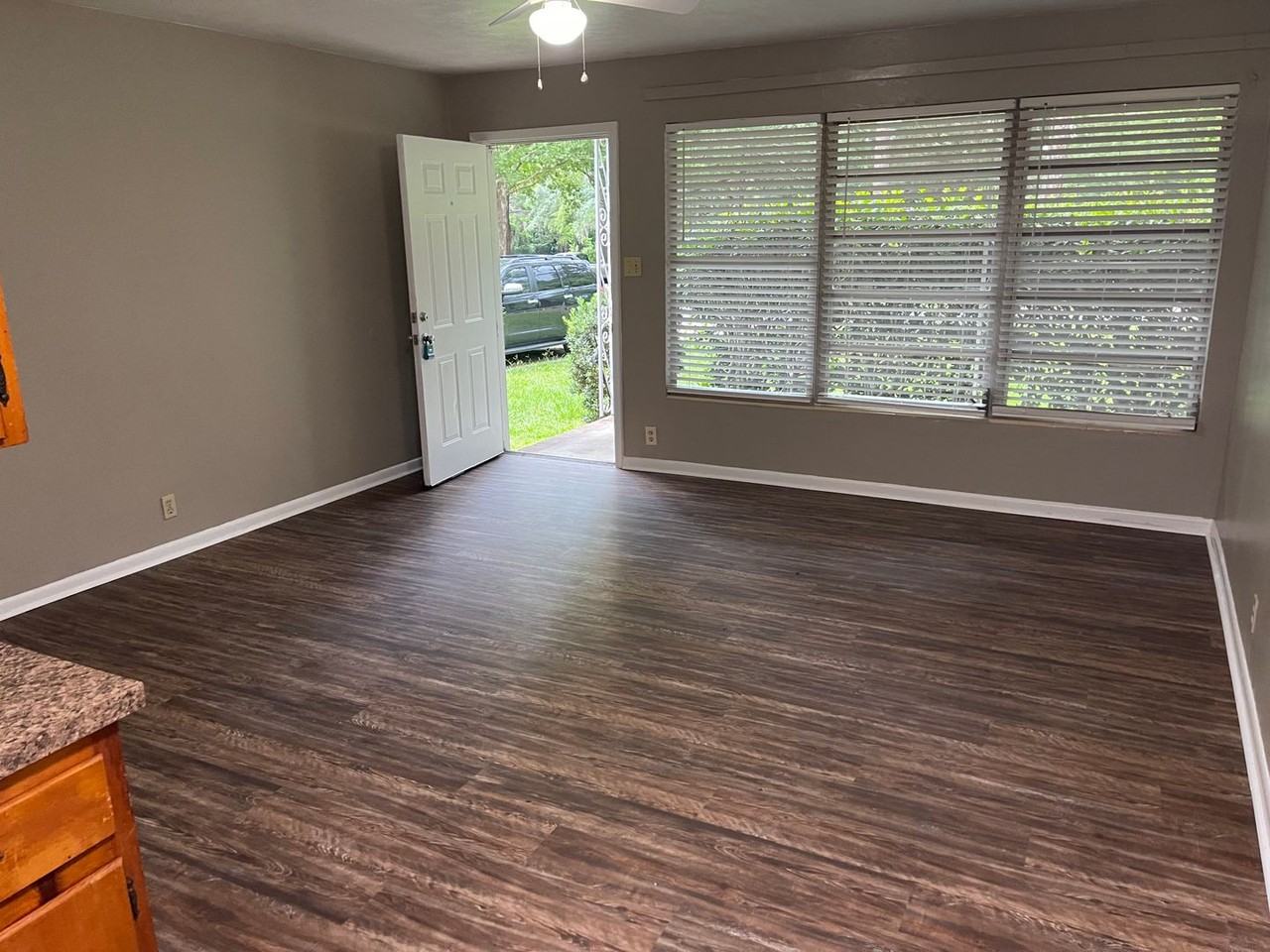 1912 Nannette St - Photo 3 of 15