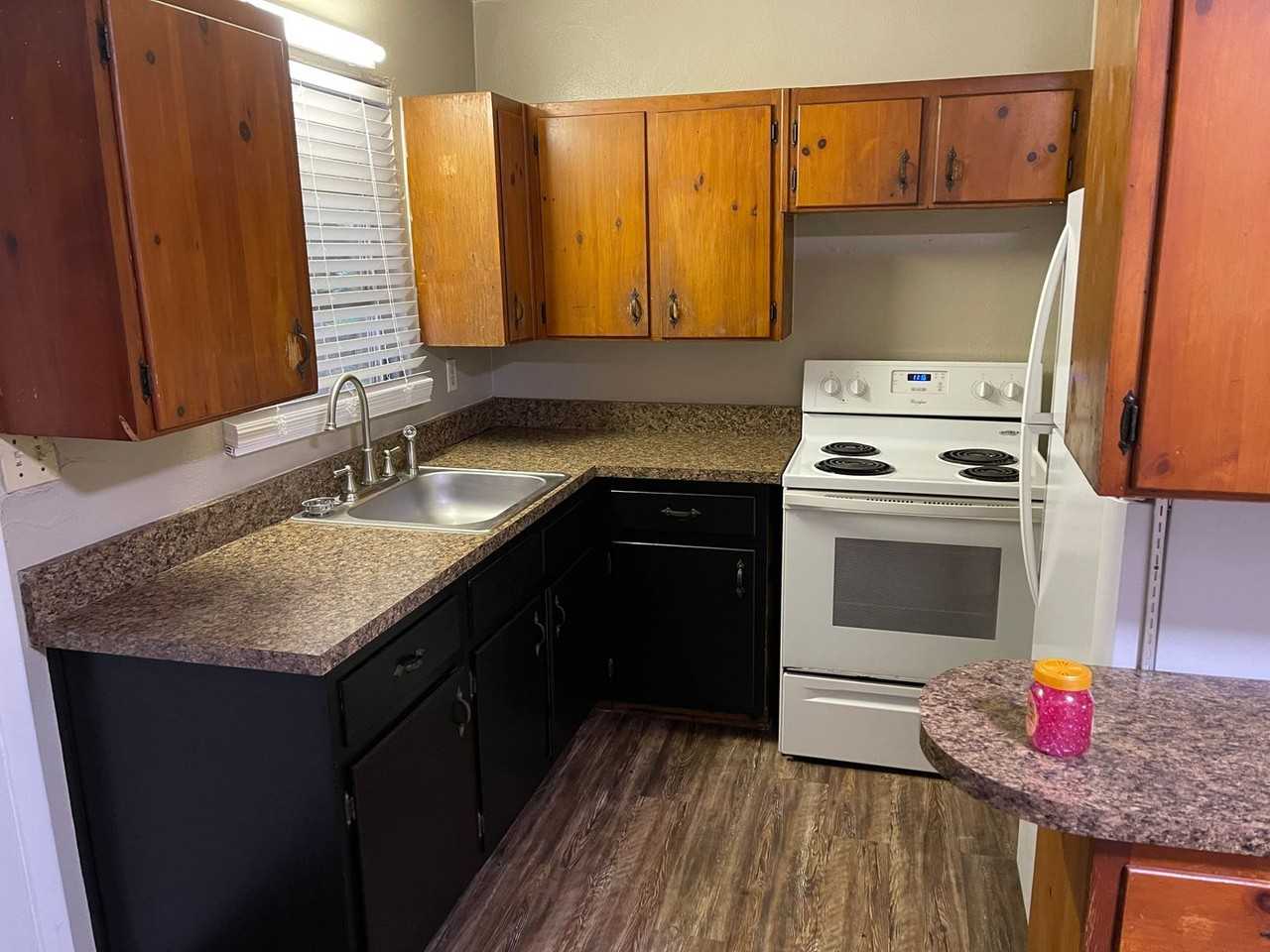 1912 Nannette St - Photo 4 of 15
