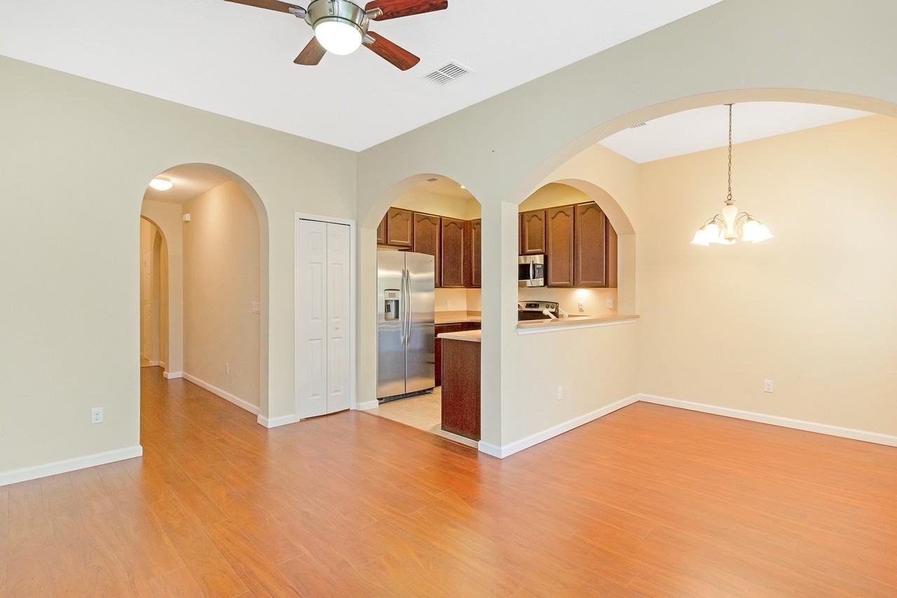 10242 Park Commons Dr - Photo 3 of 23