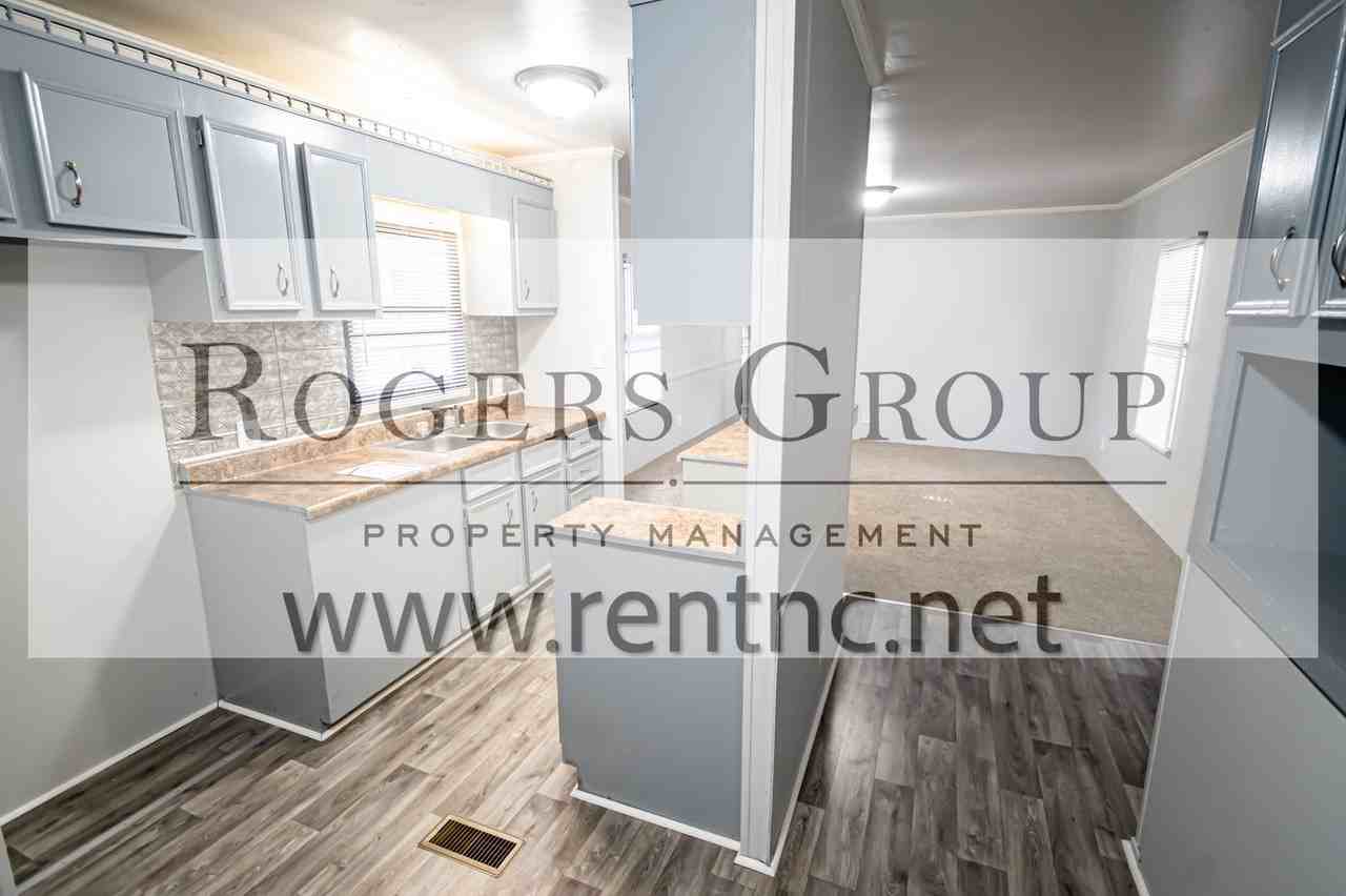 136 Ross Ave - Photo 2 of 9