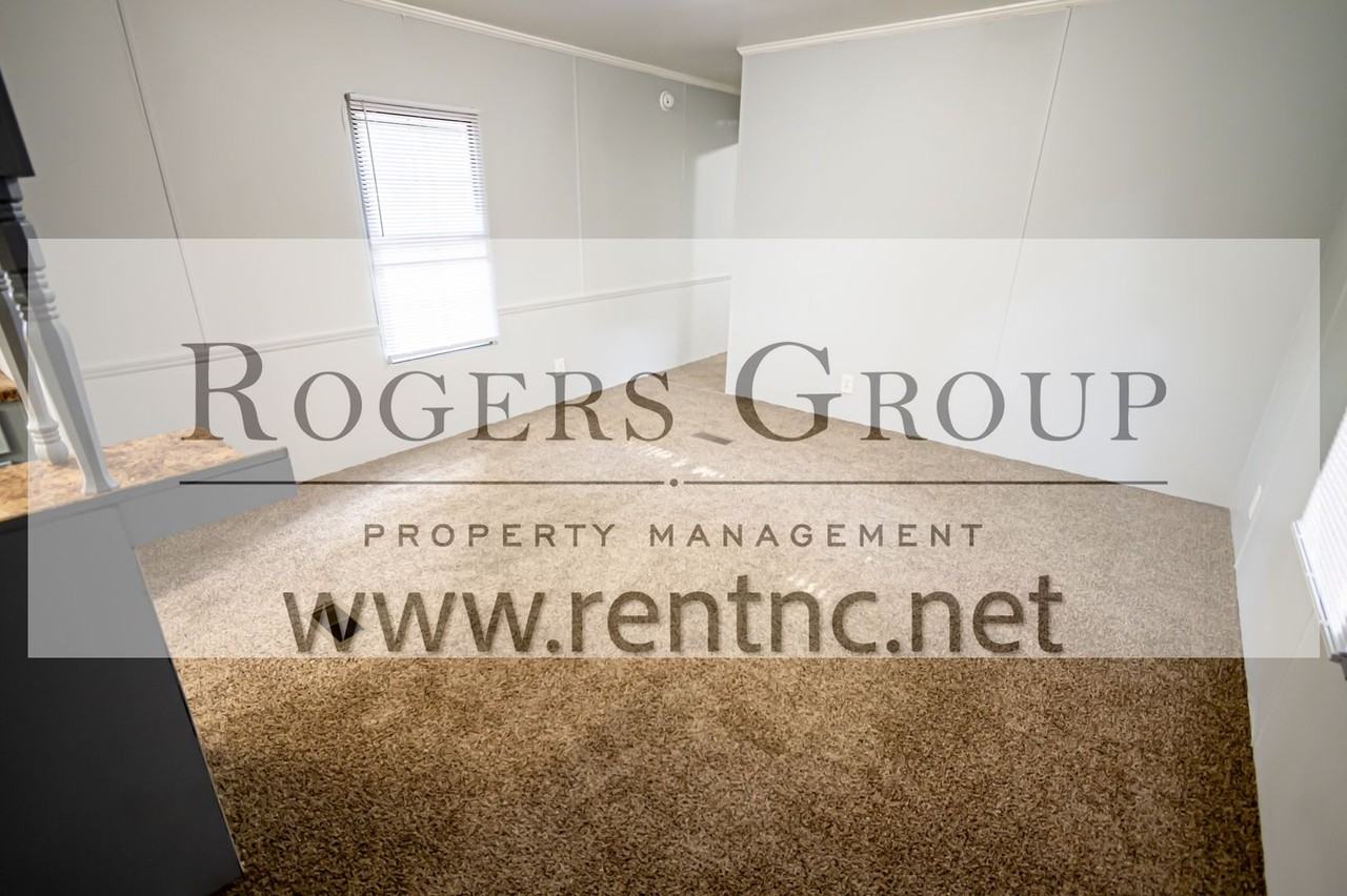 136 Ross Ave - Photo 3 of 9