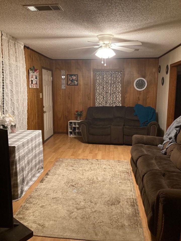 247 Joyce St - Photo 3 of 9