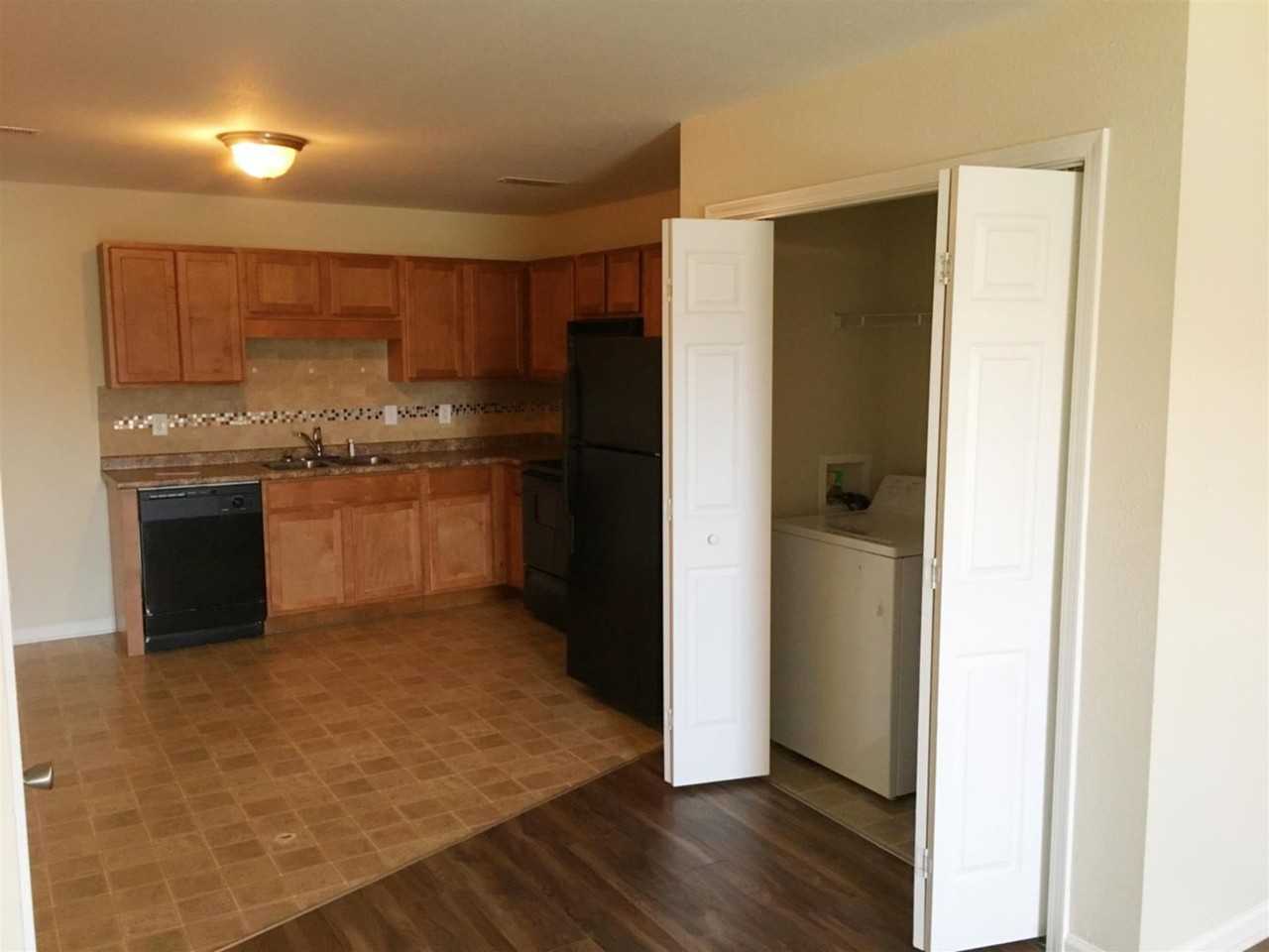 512 Luxury Dr #B - Photo 3 of 9