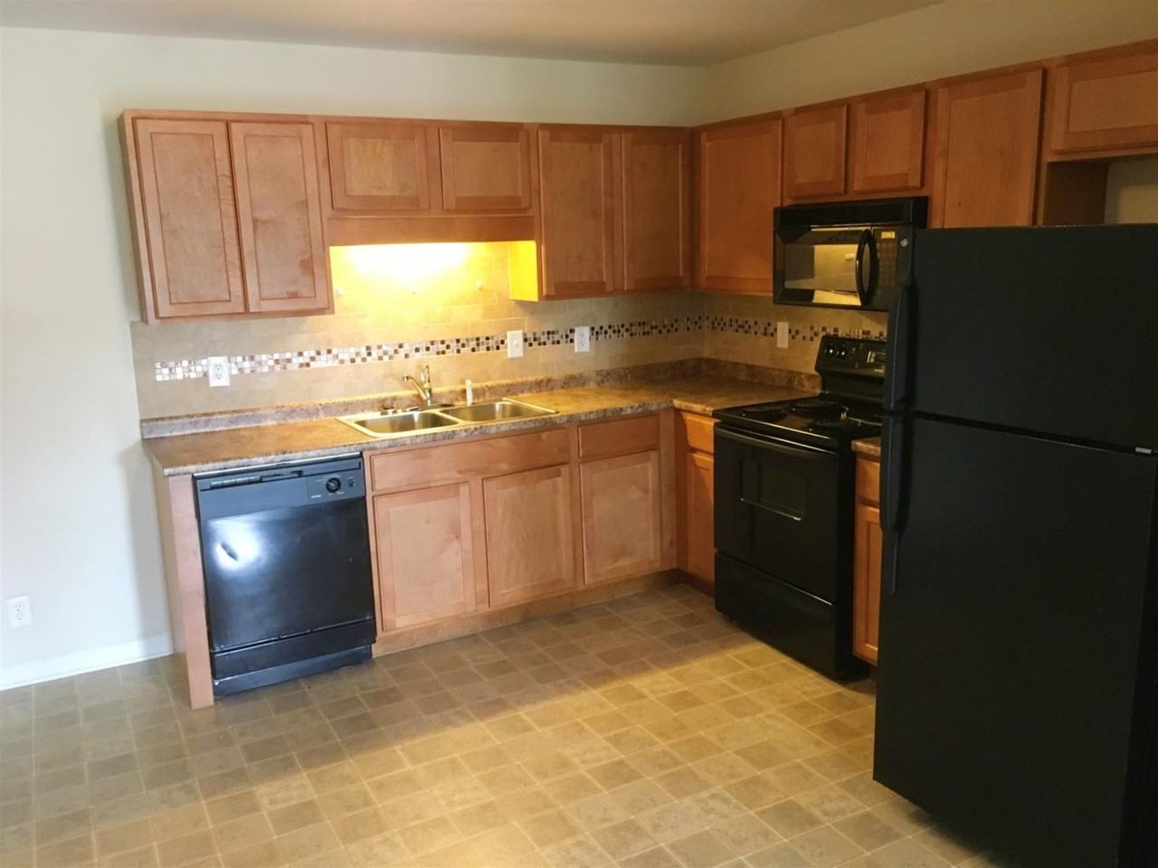 512 Luxury Dr #B - Photo 4 of 9