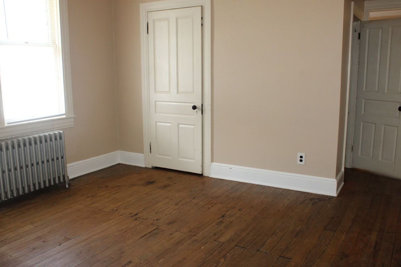 983 E Philadelphia St - Photo 7 of 11