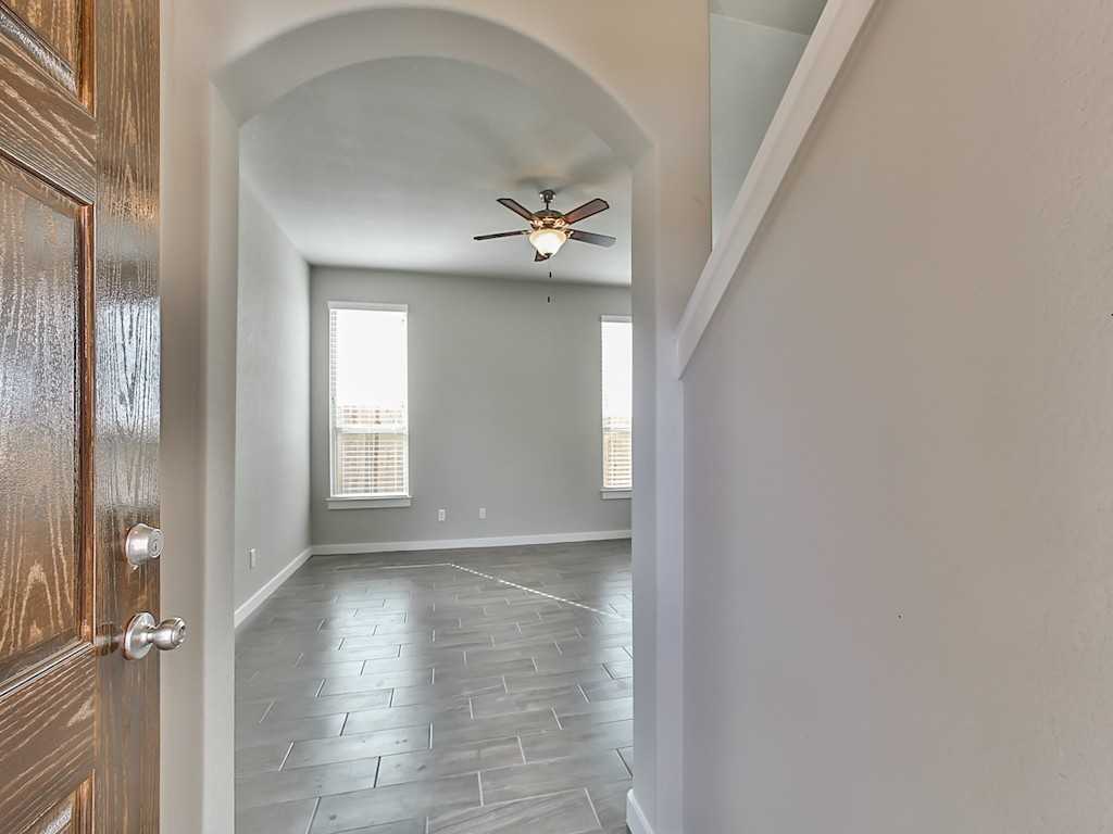 149 Lakeview Ct - Photo 3 of 25