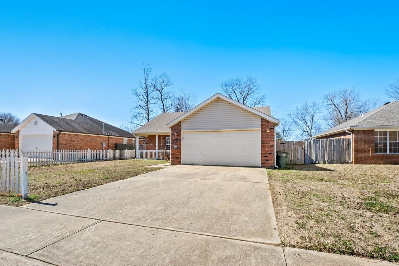 1387 S Jasmine Ln - Photo 3 of 29