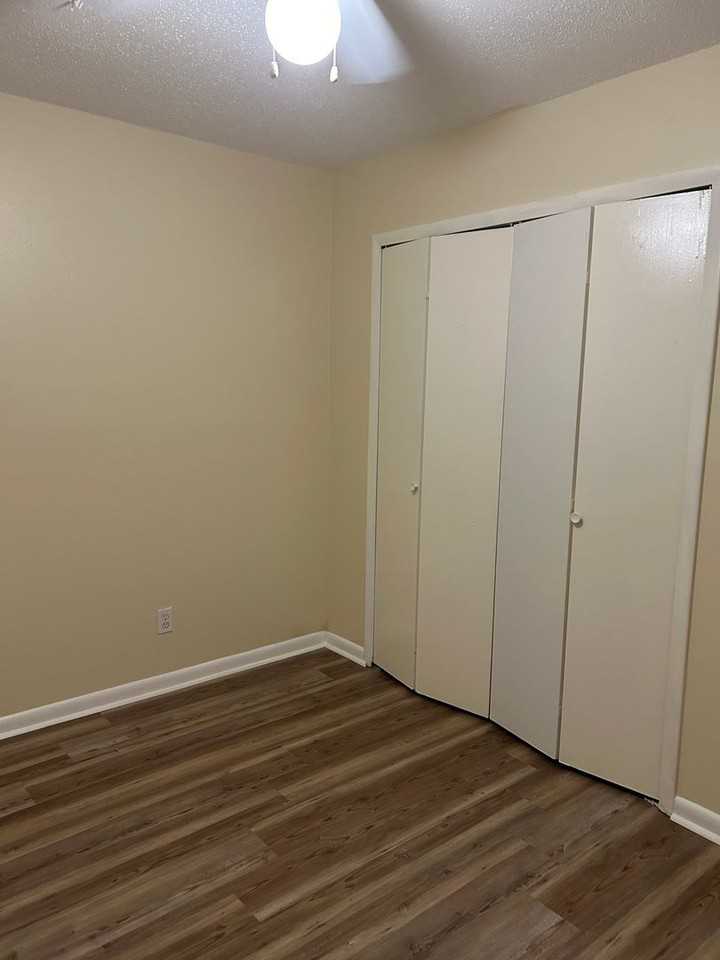 7 Seville Dr - Photo 5 of 17