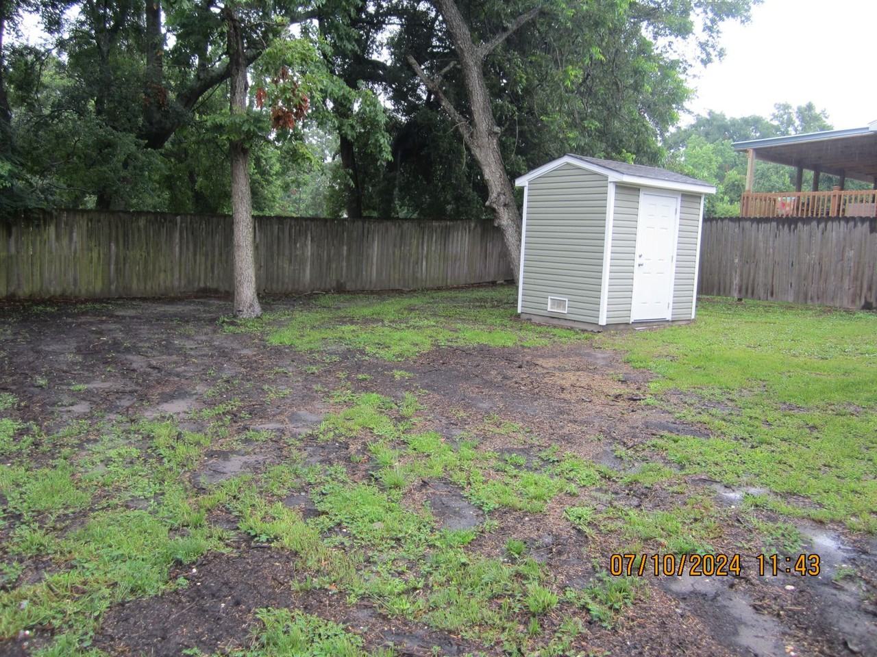 1215 School Ave - Photo 2 of 11