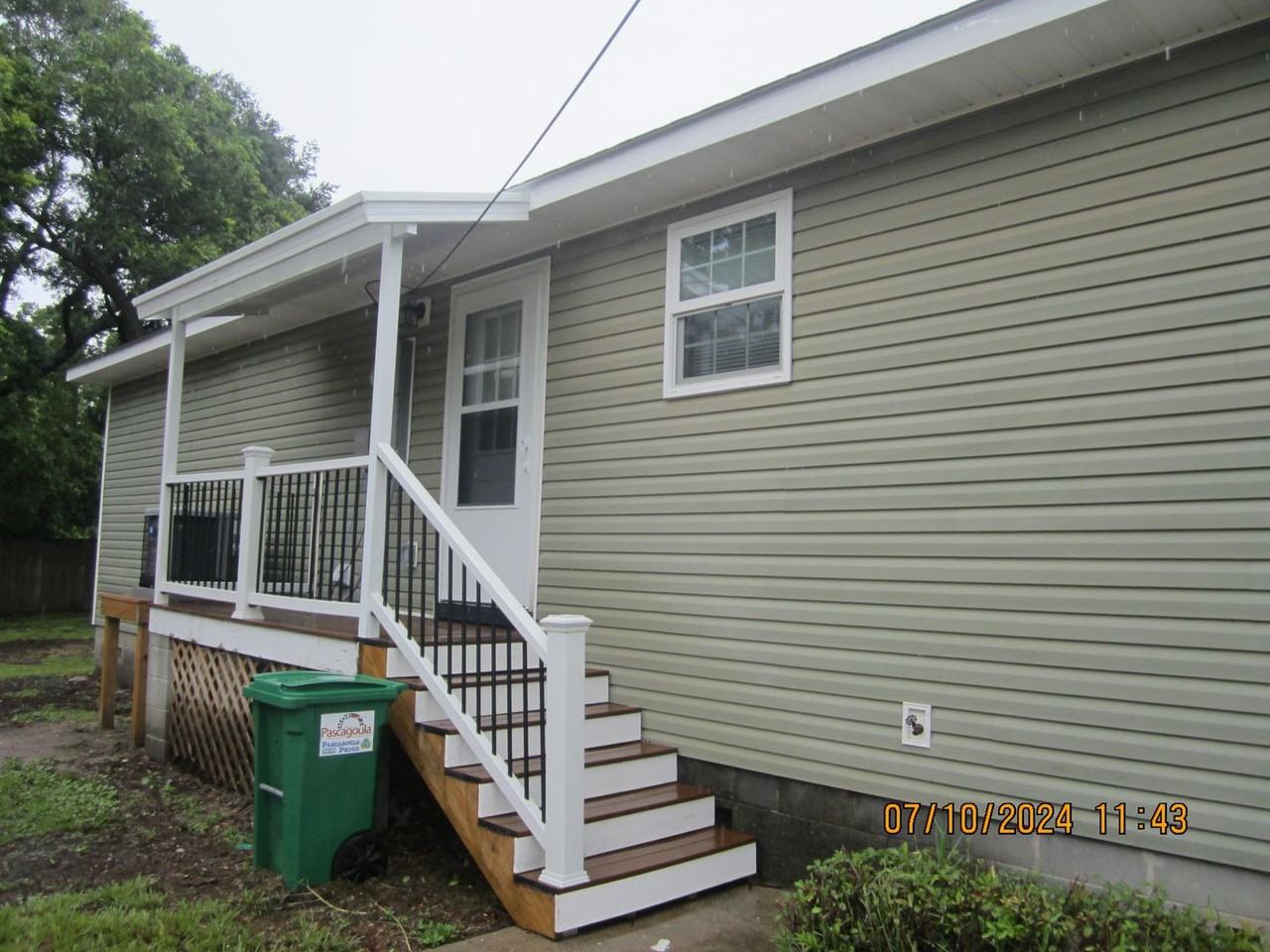 1215 School Ave - Photo 3 of 11