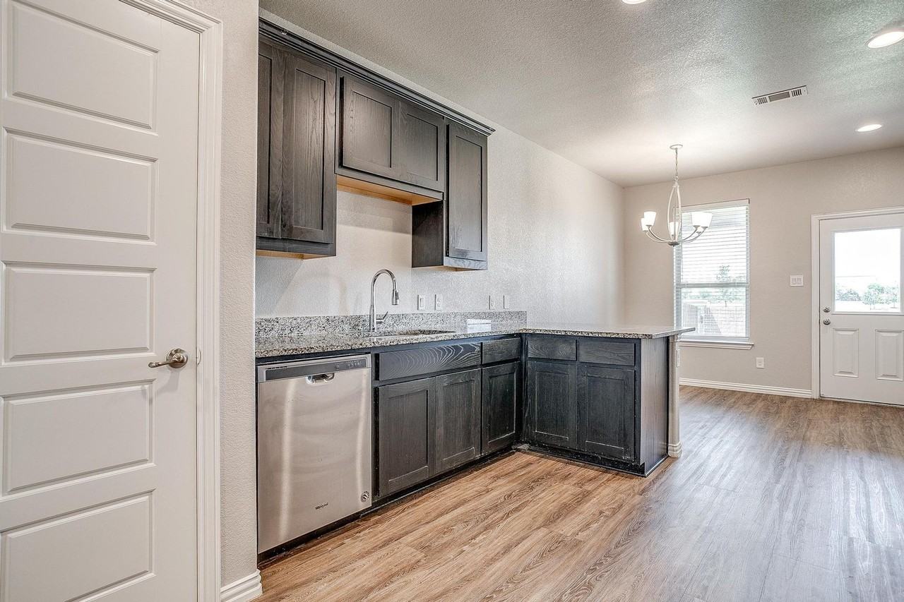 5601 Mclanahan Ln - Photo 4 of 19