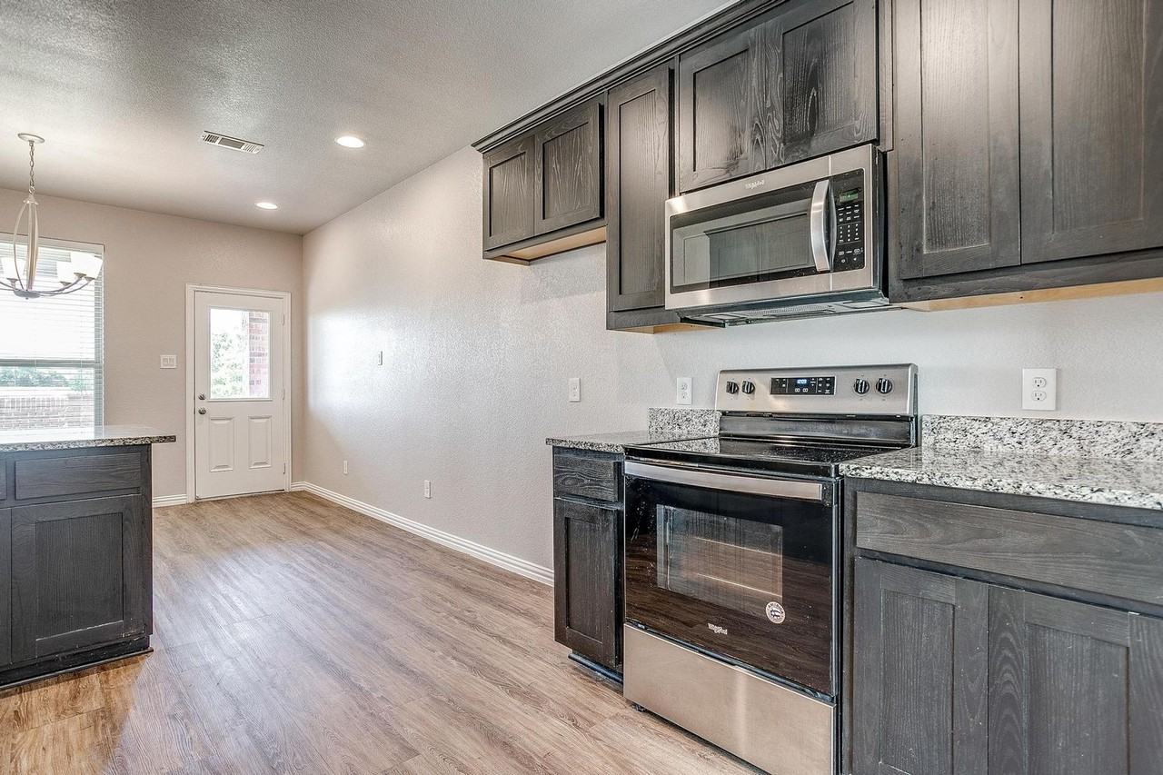 5601 Mclanahan Ln - Photo 6 of 19