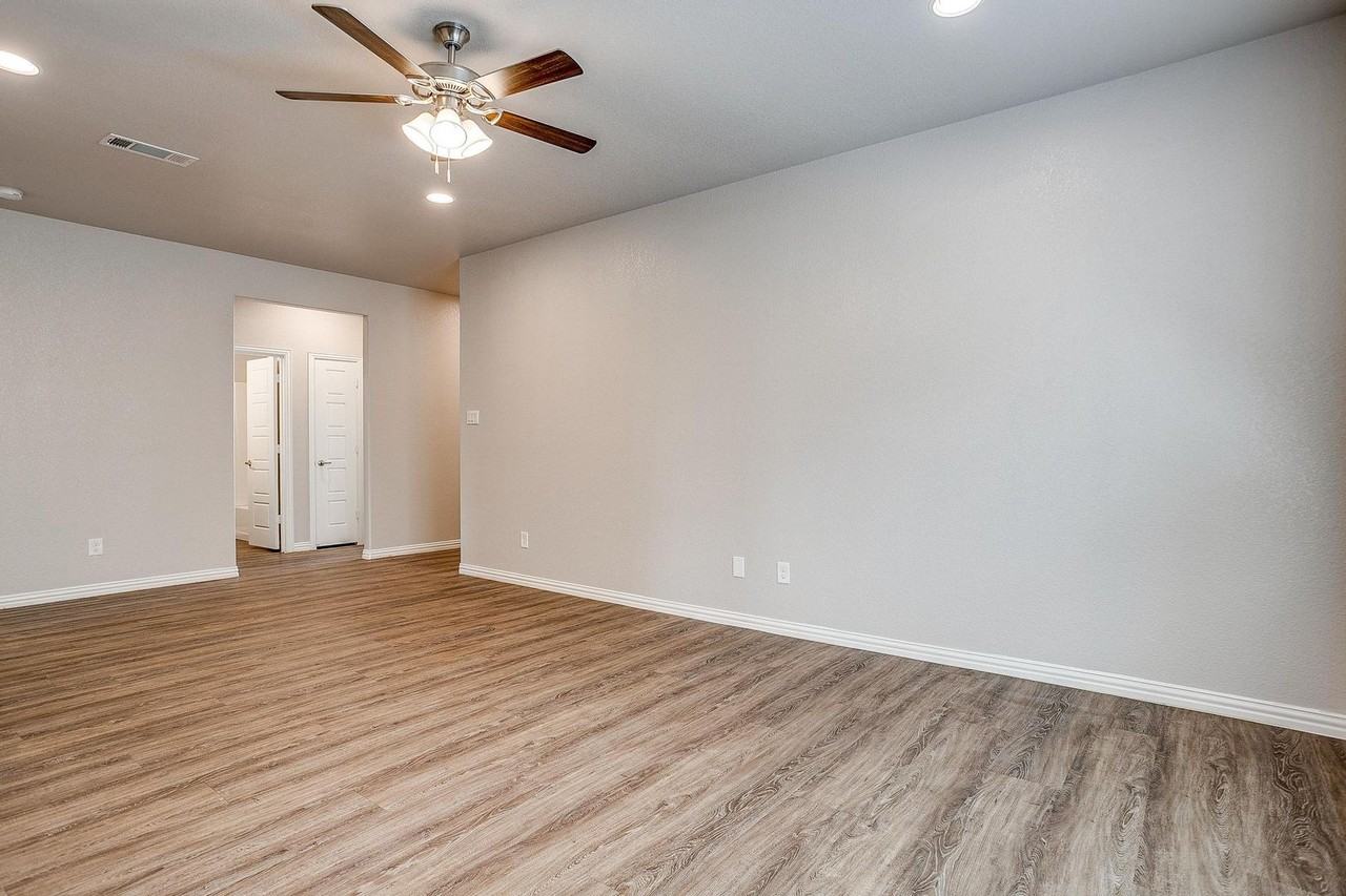 5601 Mclanahan Ln - Photo 7 of 19