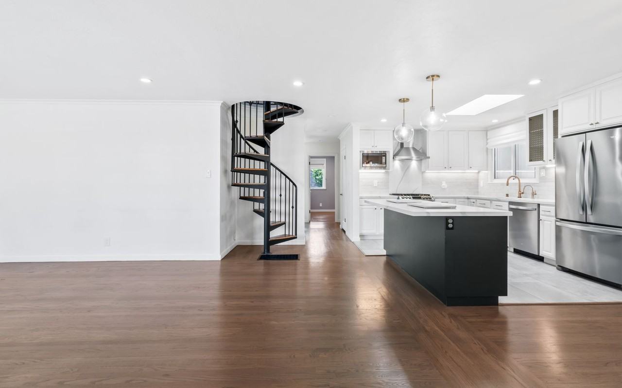 737 Olive Ct - Photo 3 of 39