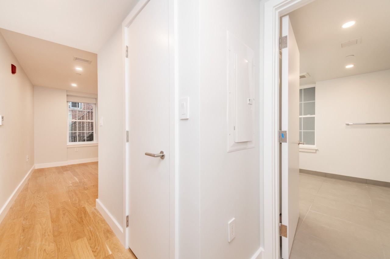 22 Fleet St #4 - Photo 4 of 7