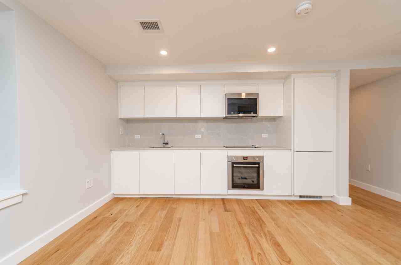 22 Fleet St #4 - Photo 5 of 7