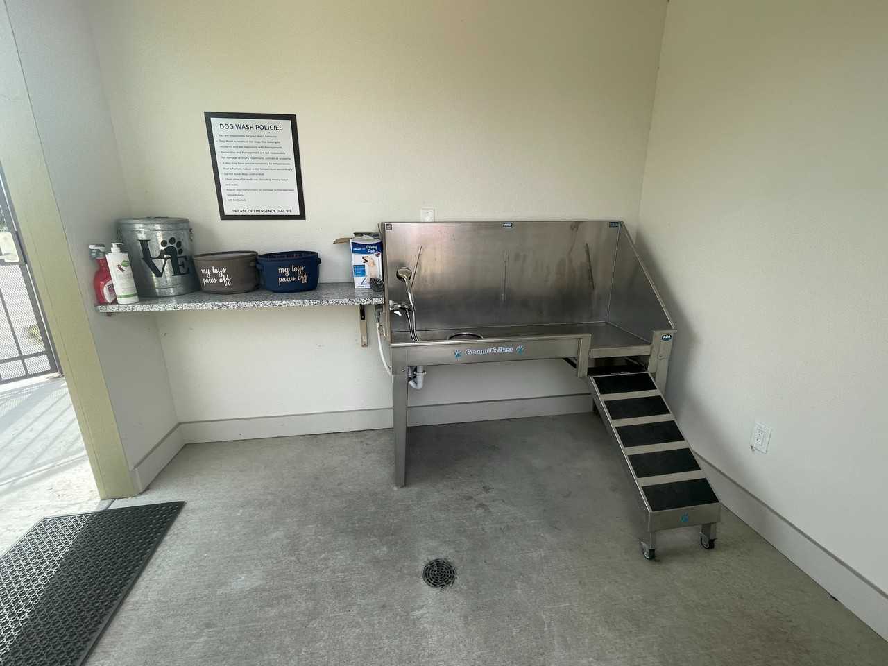 Icon at Yorktown - Photo 7 of 24