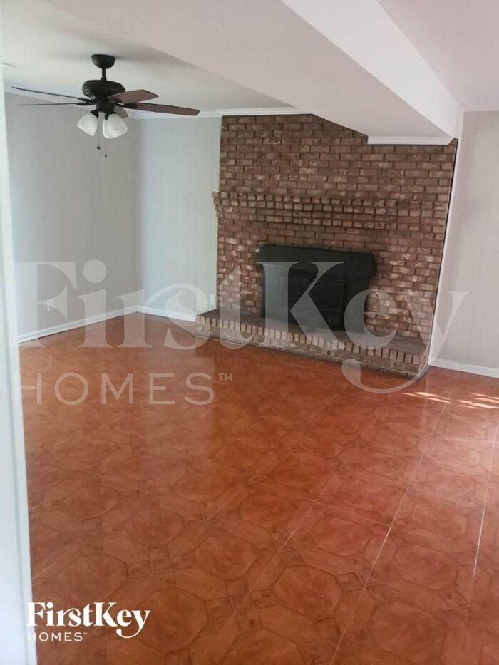 4455 Lakeridge Cir Sw - Photo 2 of 9