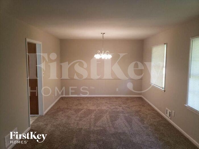 4455 Lakeridge Cir Sw - Photo 3 of 9