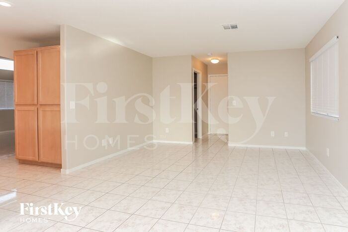 7033 Village Shore Ct - Photo 3 of 15