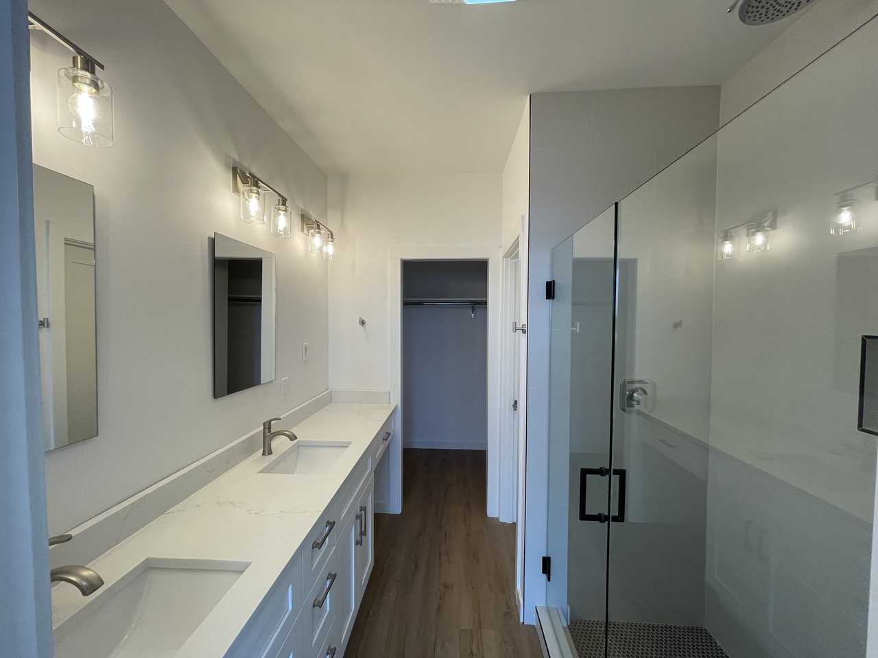 1017 Sturgus Ave S #B - Photo 5 of 11