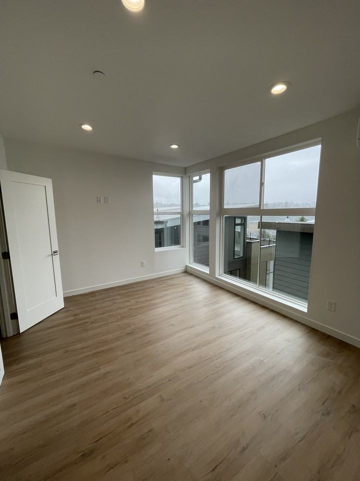 1017 Sturgus Ave S #B - Photo 4 of 11