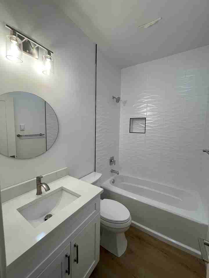 1017 Sturgus Ave S #B - Photo 7 of 11