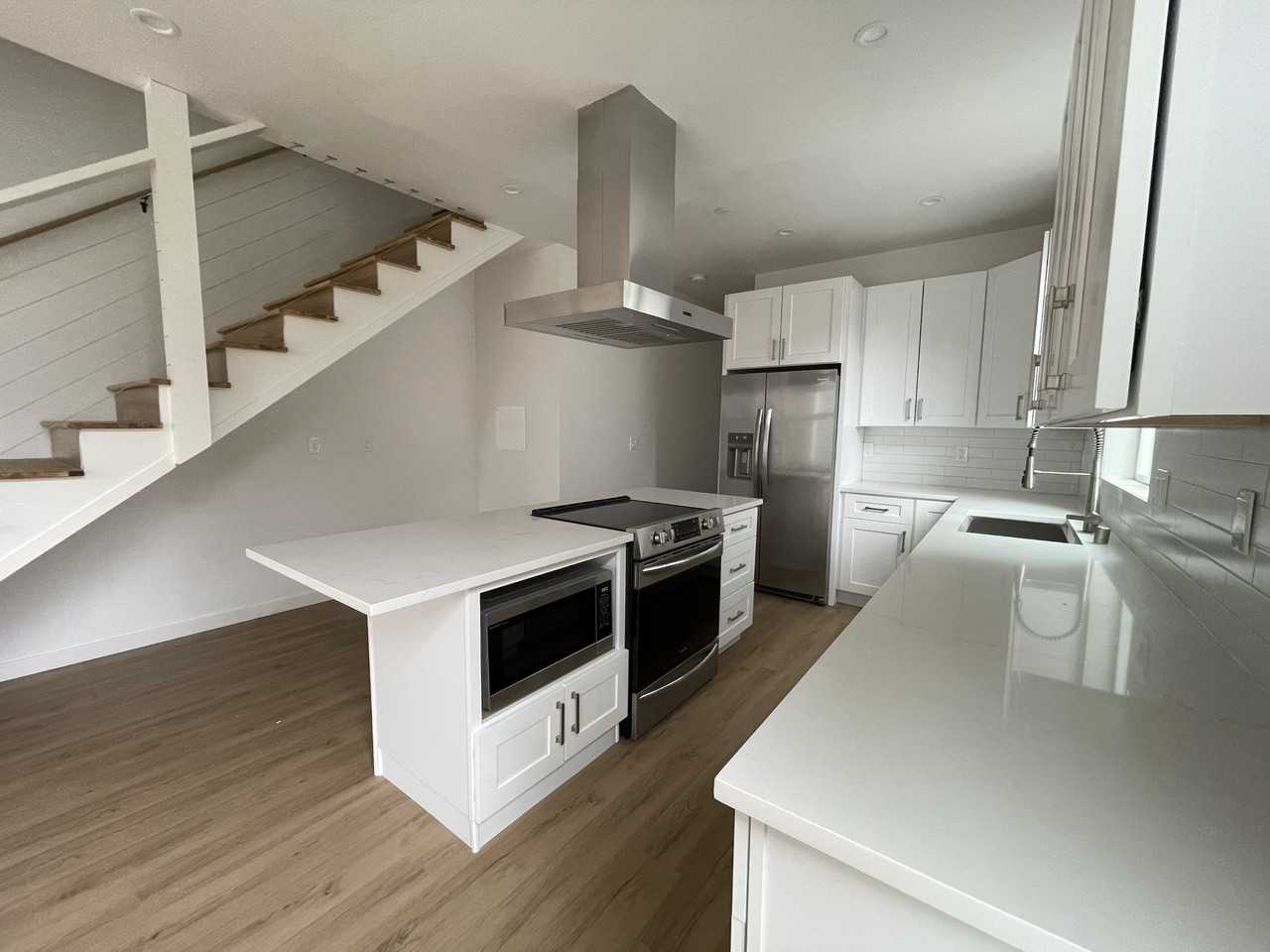 1017 Sturgus Ave S #B - Photo 2 of 11