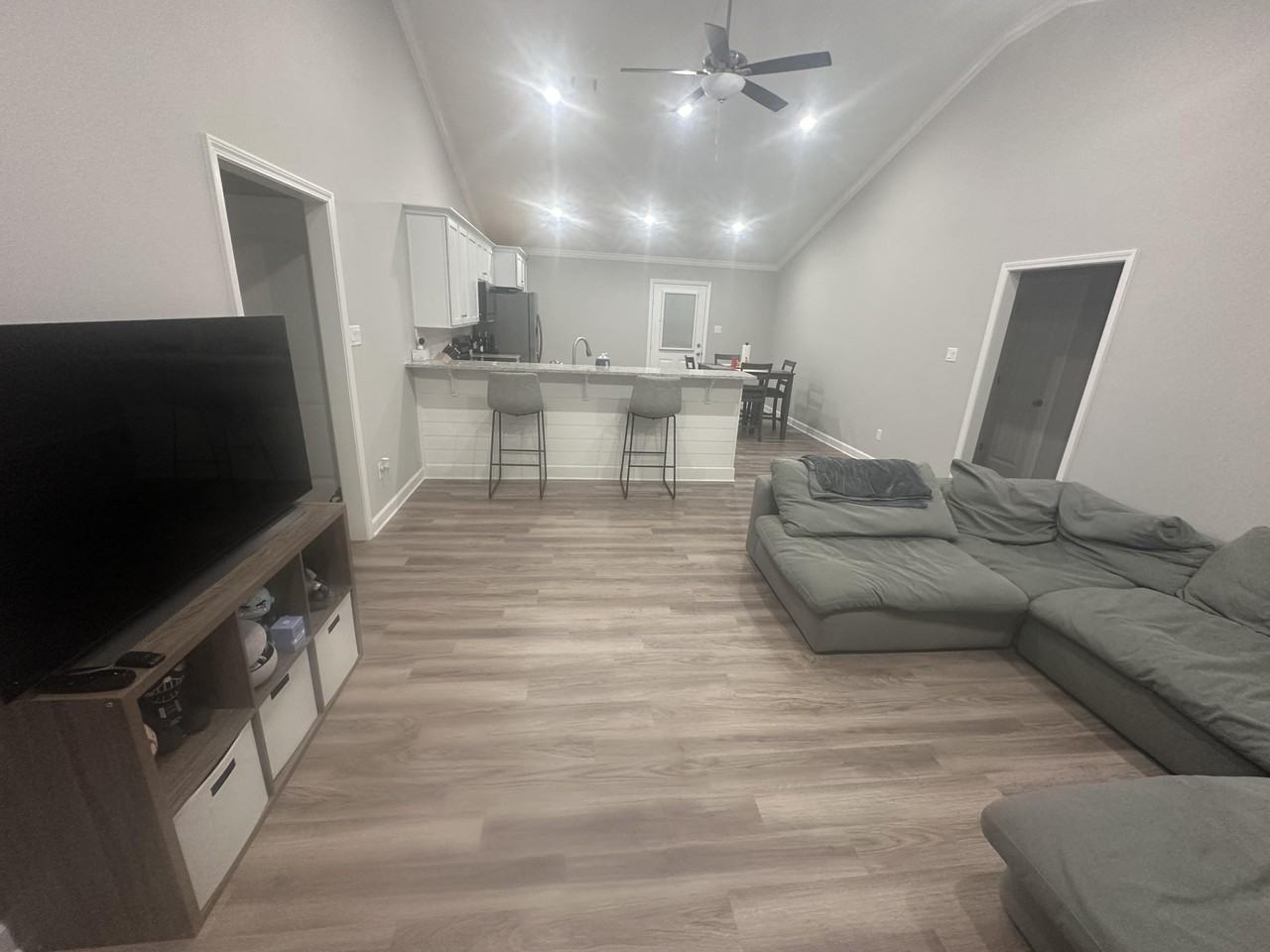 19 Winchester Dr #1ANDROOM2 - Photo 2 of 9