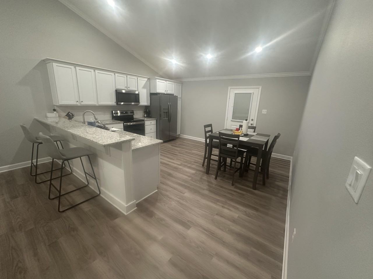 19 Winchester Dr #1ANDROOM2 - Photo 3 of 9