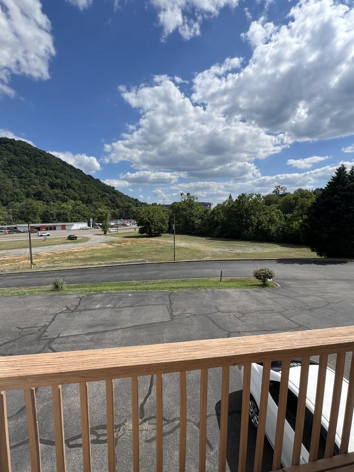 112 Winners Cir #B7 - Photo 2 of 11