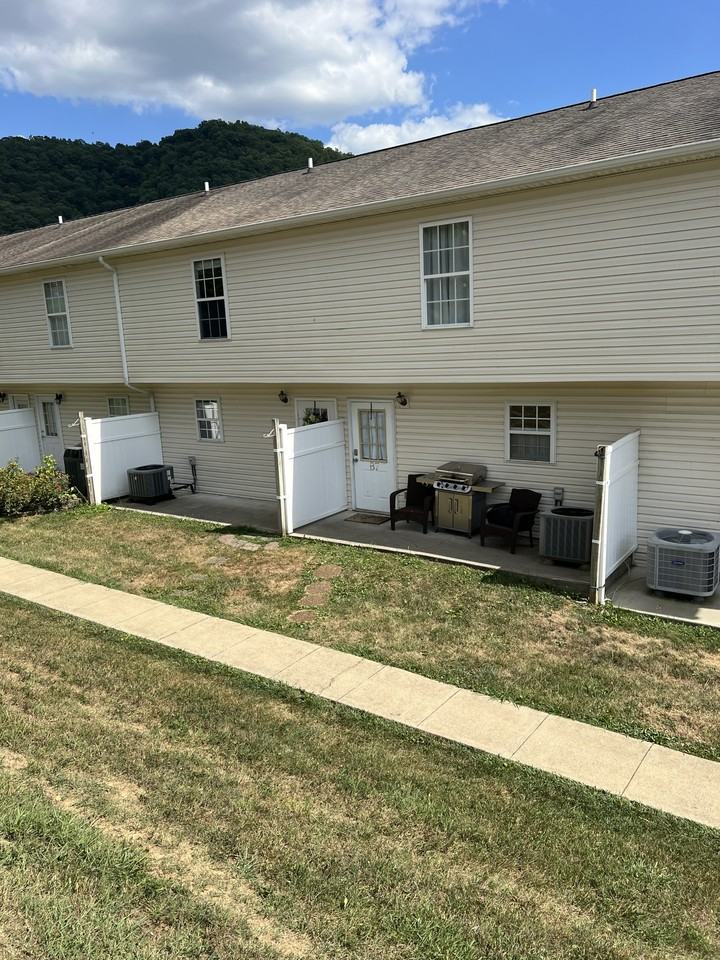 112 Winners Cir #B7 - Photo 3 of 11