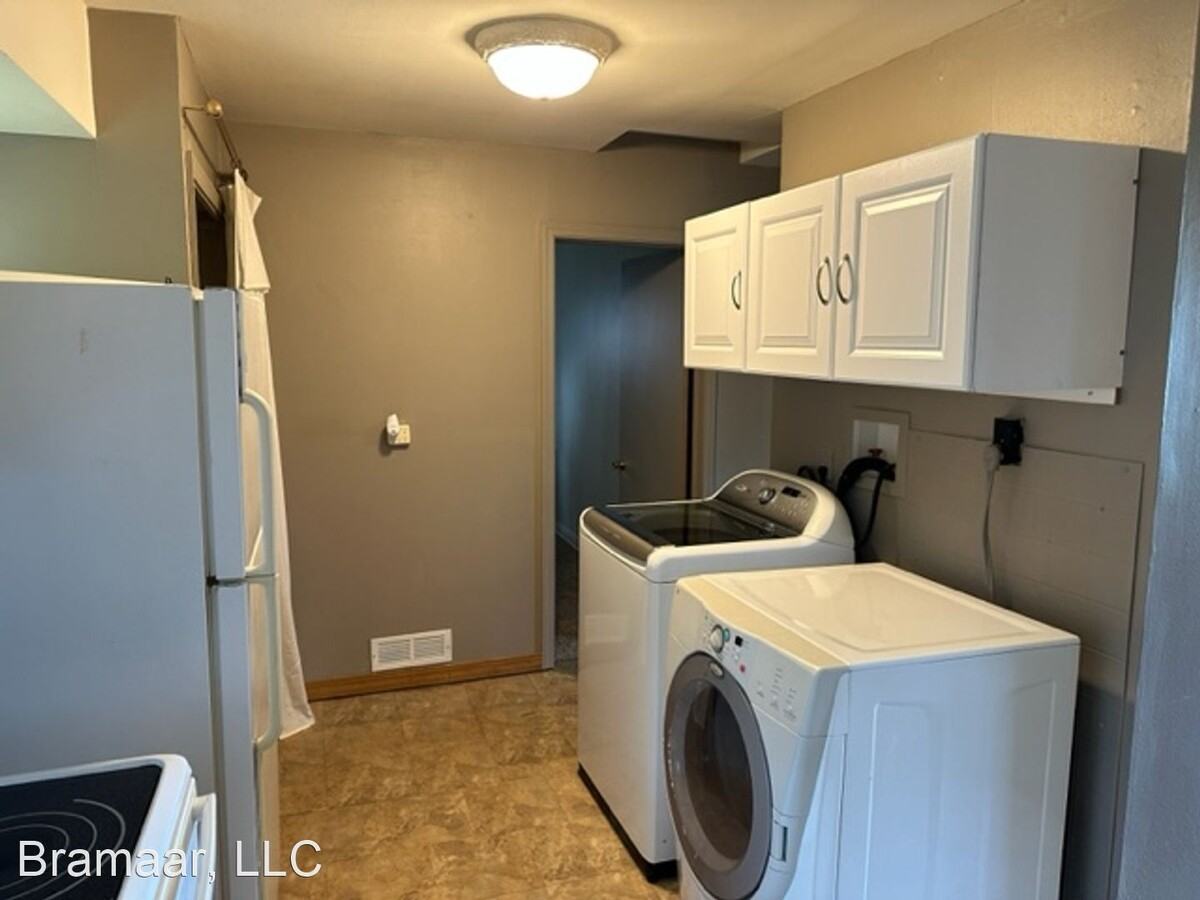 413 3rd St #NA - Photo 6 of 7