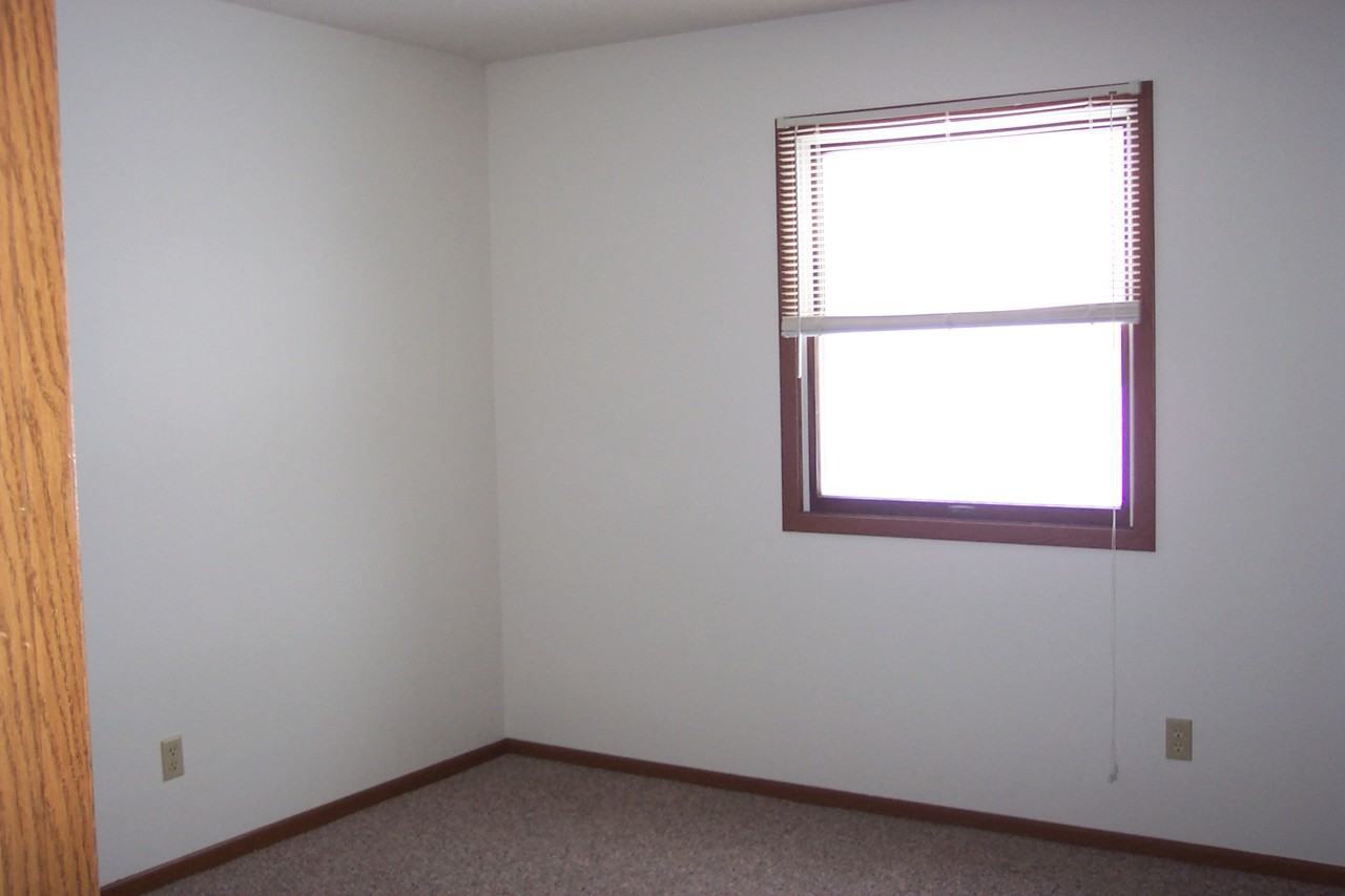 901 E Monowau St #1 - Photo 3 of 5