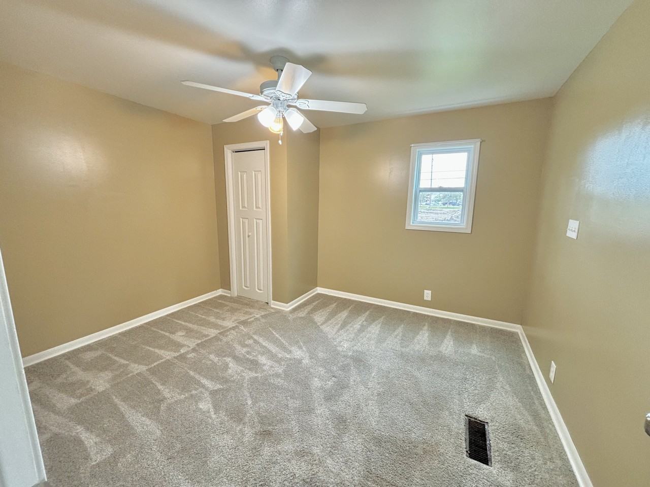 1205 Sycamore St #NA - Photo 3 of 16
