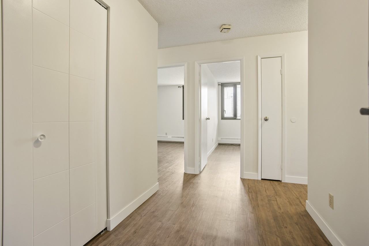 10125 109 Street Northwest #405 - Photo 6 of 16
