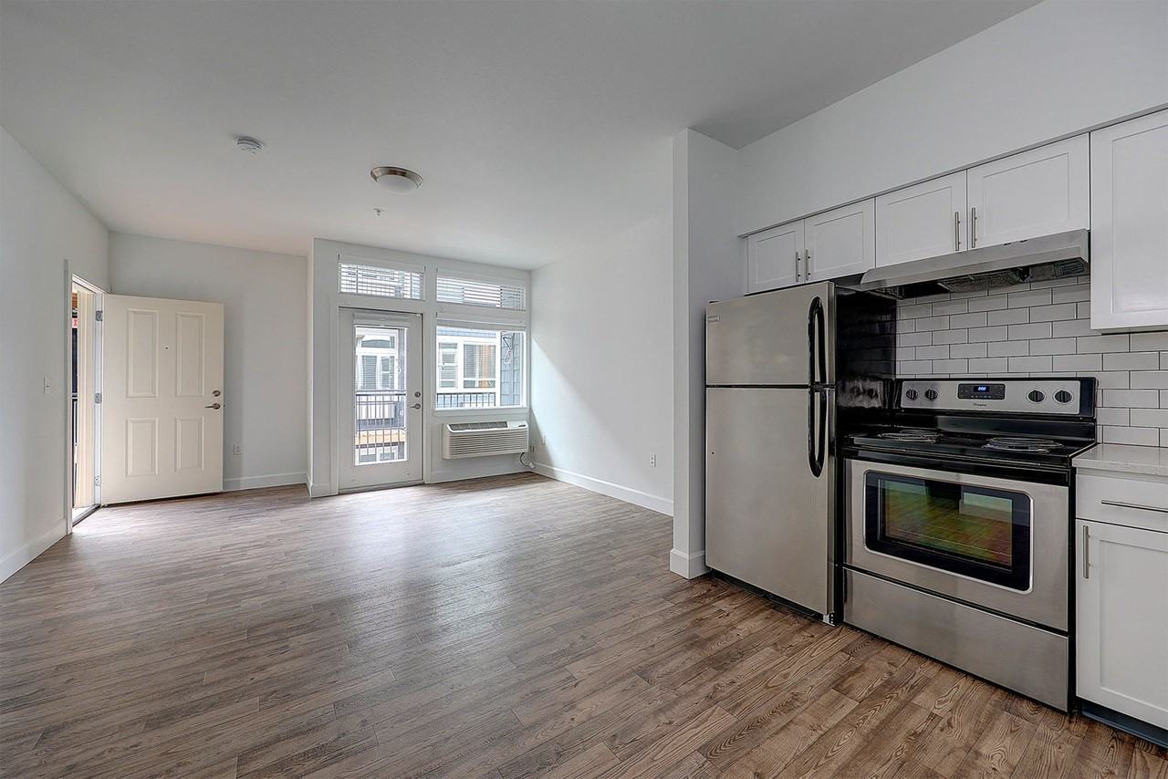 7510 SE Milwaukie Avenue - Photo 3 of 35